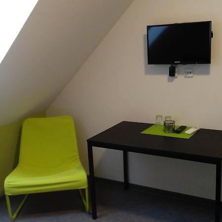 Bed and Breakfast Bed & Parking Eurobit Hrusky  Экстерьер фото