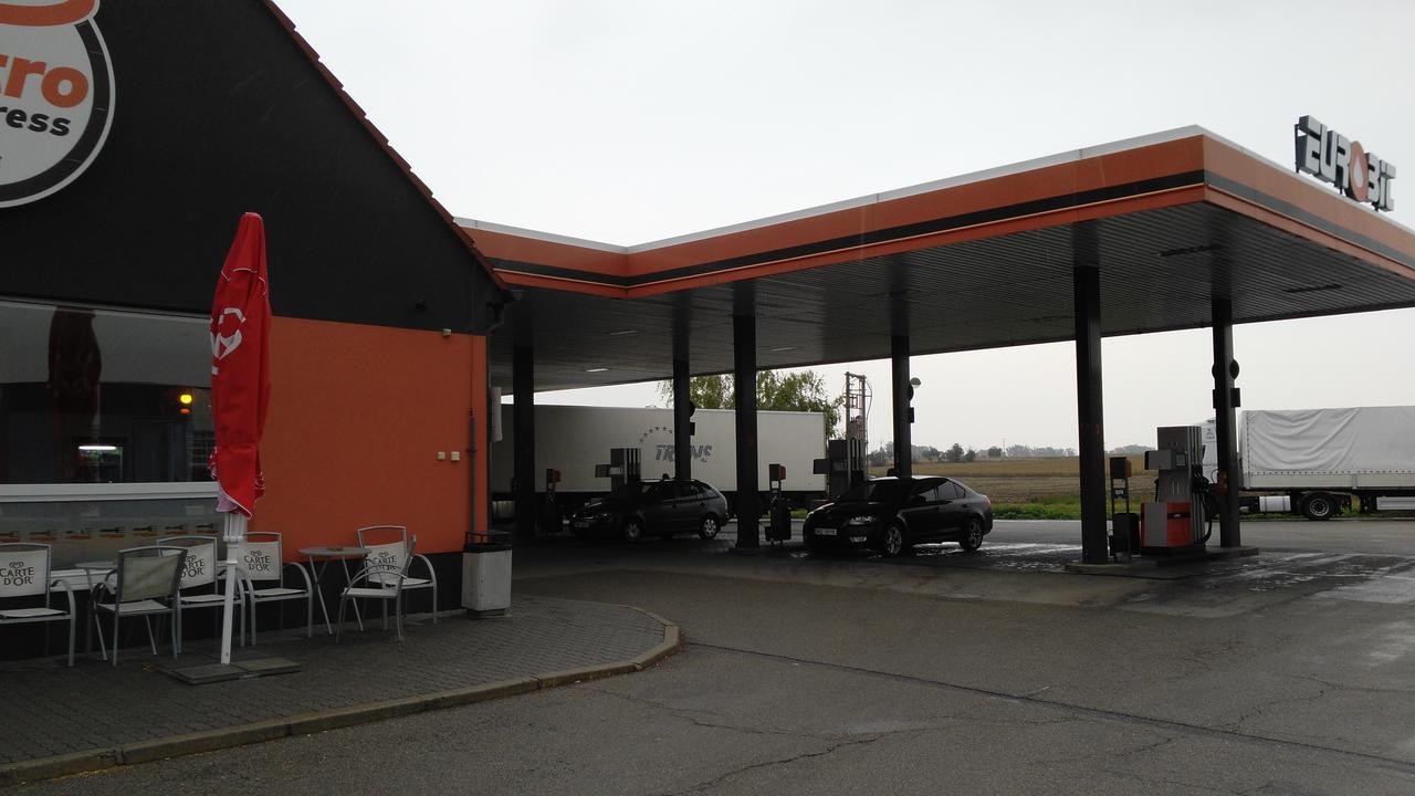 Bed and Breakfast Bed & Parking Eurobit Hrusky  Экстерьер фото