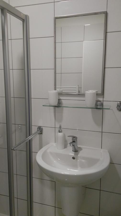 Bed and Breakfast Bed & Parking Eurobit Hrusky  Экстерьер фото