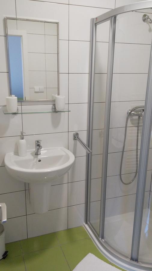 Bed and Breakfast Bed & Parking Eurobit Hrusky  Экстерьер фото